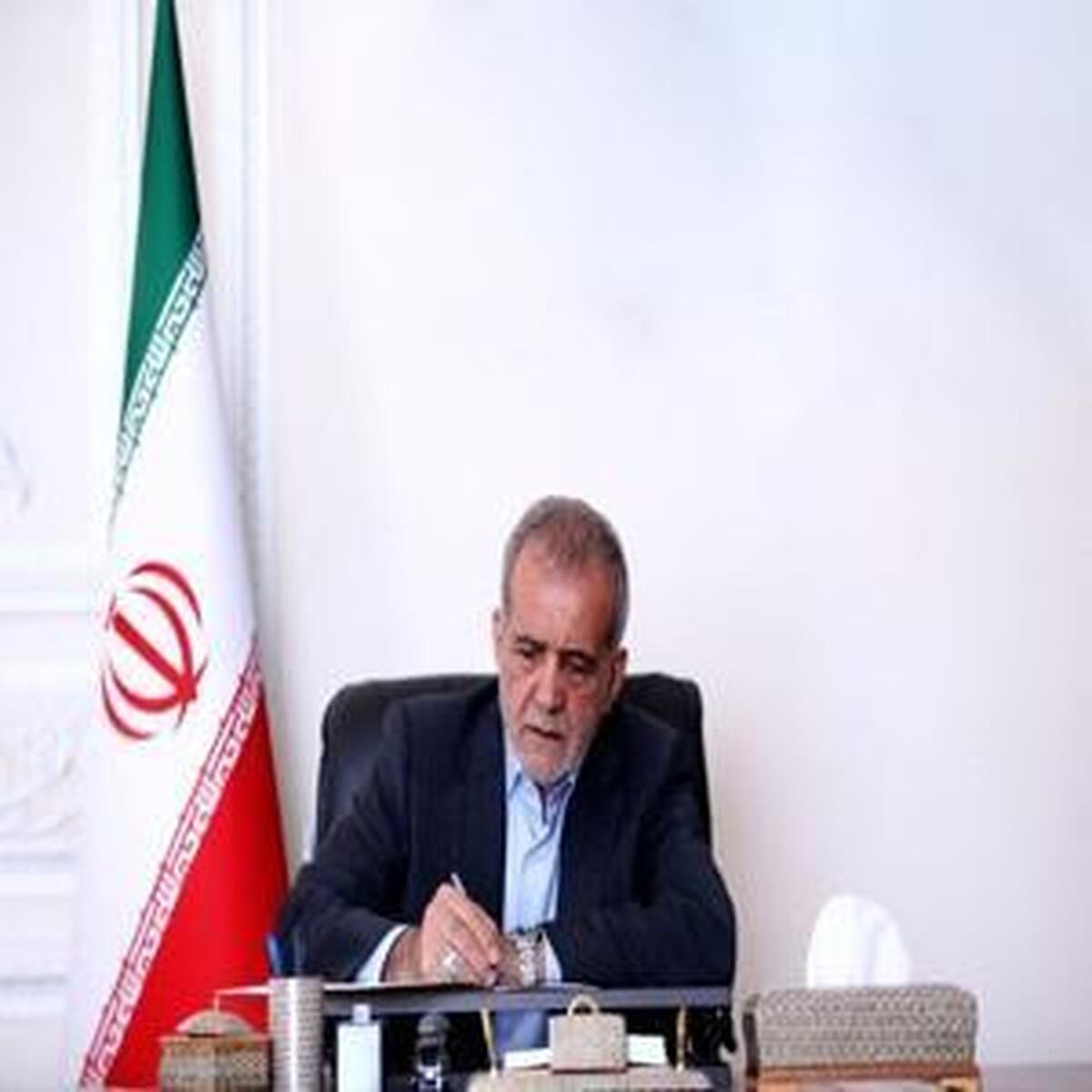 نامه‌ای از ۱۷ هزار نفر به پزشکیان درباره بهبود وضعیت حقوق و معیشت