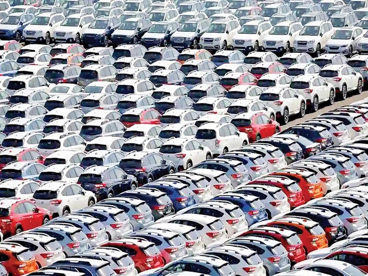 ۵۵۰۰ خودروی وارداتی آماده عرضه شدند